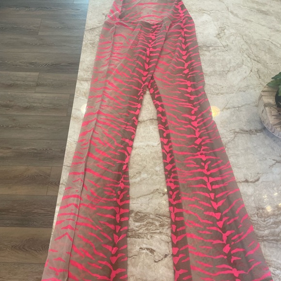 Beach bunny cover up. - Picture 11 of 14